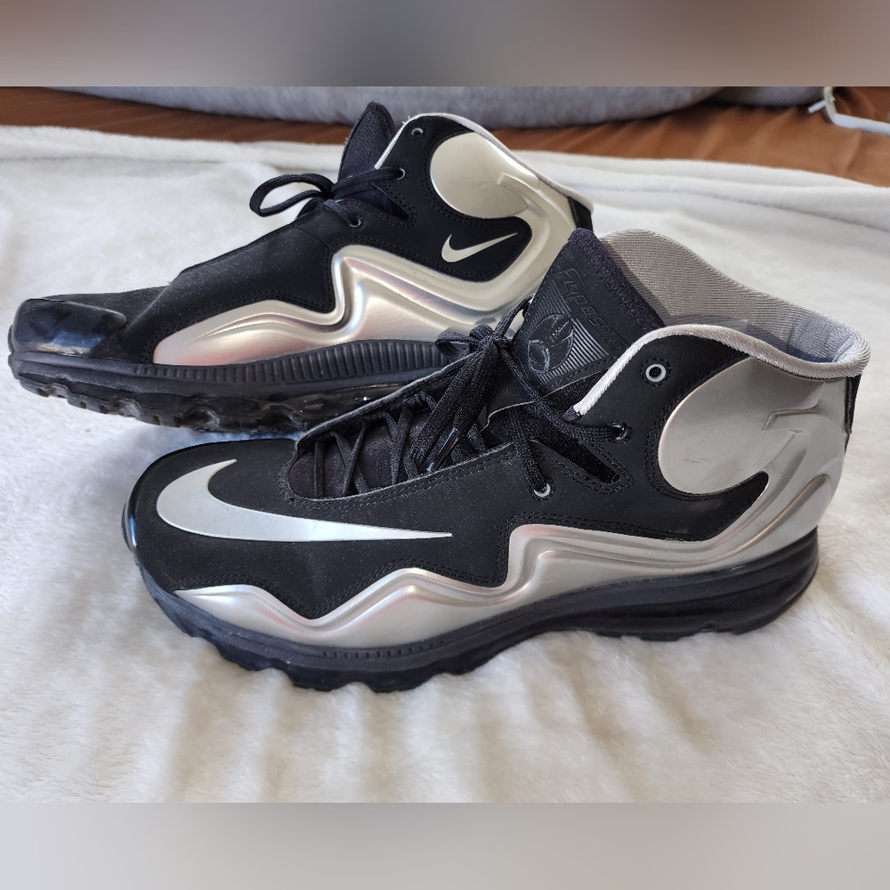 Mens Nike Flyposite Max, size 13.